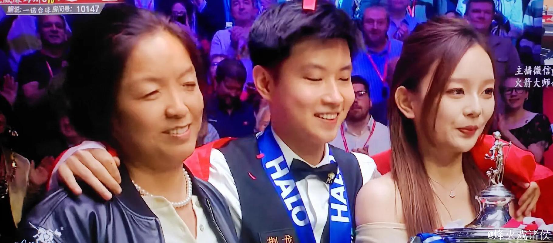 赵心童10-5力克布雷切尔,90后首人问鼎英锦赛冠军 赵心童10-5力克布雷切尔,90后首人问鼎英锦赛冠军